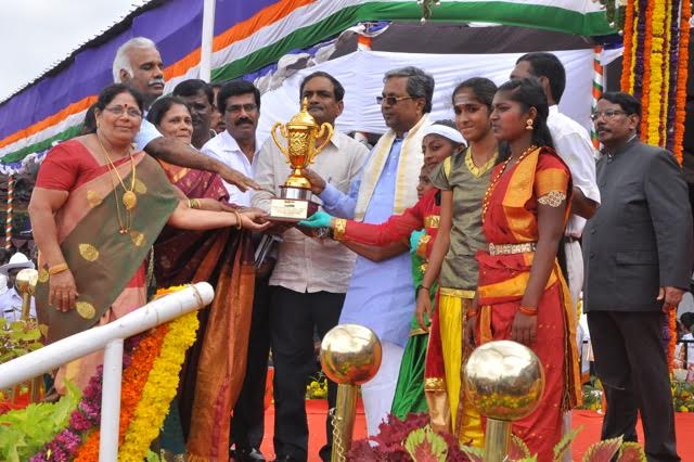 Best Cultural Program Prize Independence Day 2016 VIP High School